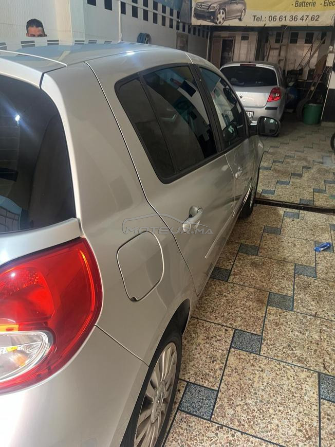 Renault Clio Essence Manuelle 2011 à Oujda