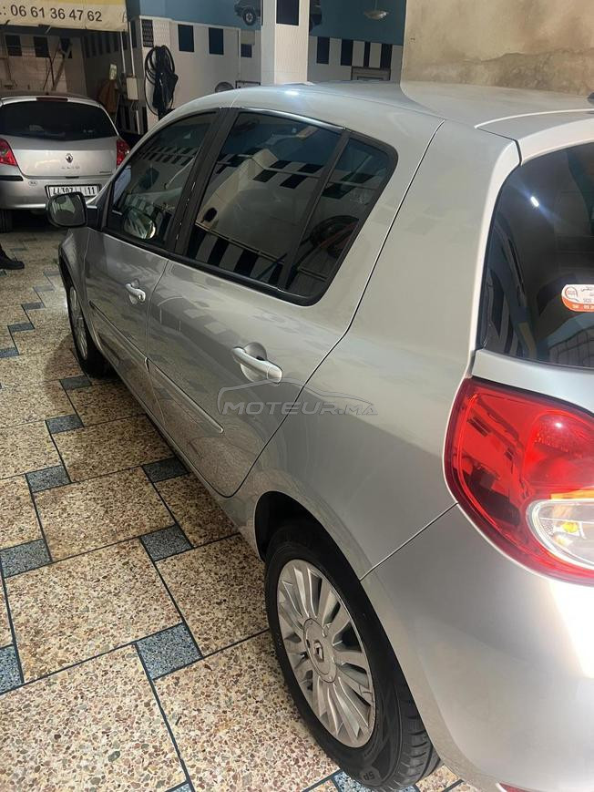 Renault Clio Essence Manuelle 2011 à Oujda
