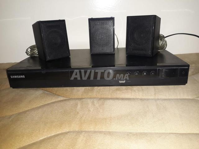 جهاز DVD سامسونج بحالة جيدة جداً ويعمل بشكل ممتاز.