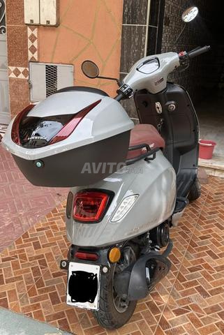 Motos scooter Leonardo Picasso - 2
