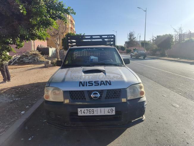 j'ai vent ma voiture nissan pikup très bonne état 
