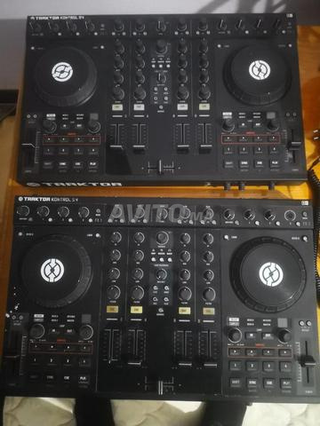 وحدة تحكم DJ Traktor S4 للبيع