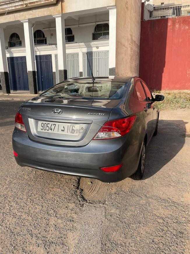 je met en vente ma voiture Hyundai accent