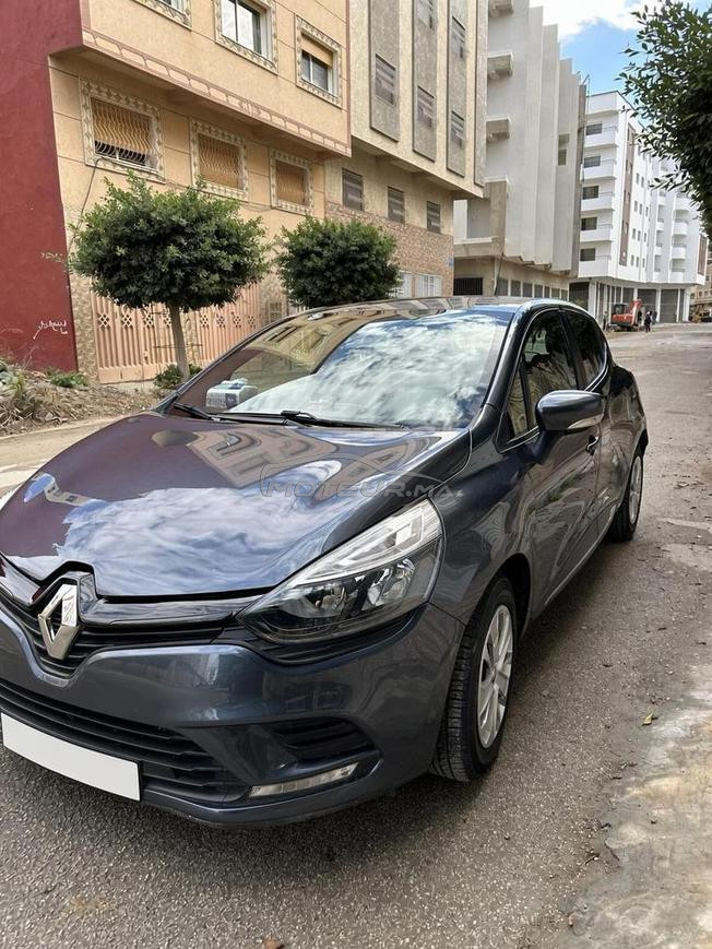 Renault clio quatre en très bon état 