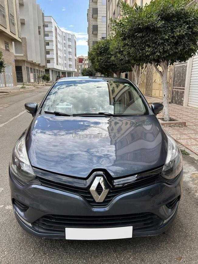 Renault clio quatre en très bon état 