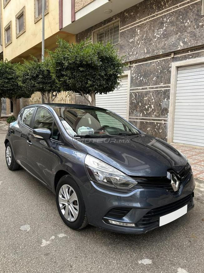 Renault clio quatre en très bon état 