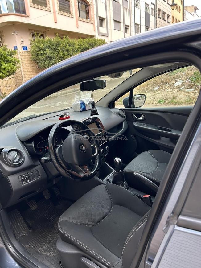 Renault clio quatre en très bon état 