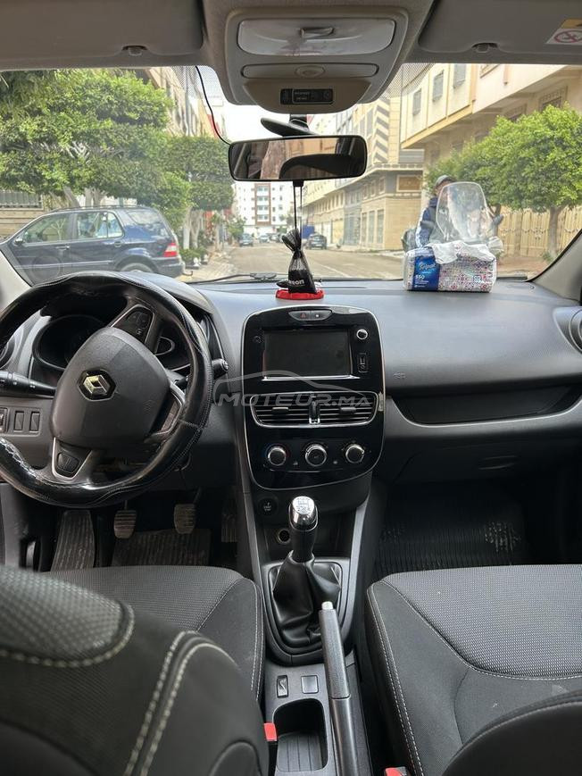 Renault clio quatre en très bon état 