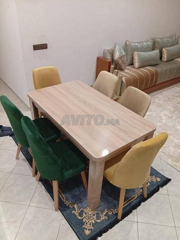طاولة طعام عصرية بتصميم أنيق تناسب جميع الأذواق - 2