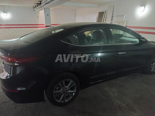 Hyundai Elantra Diesel Manuelle 2019 à Rabat - 2