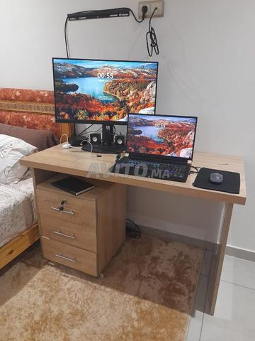 Bureau en bois avec 3 tiroirs