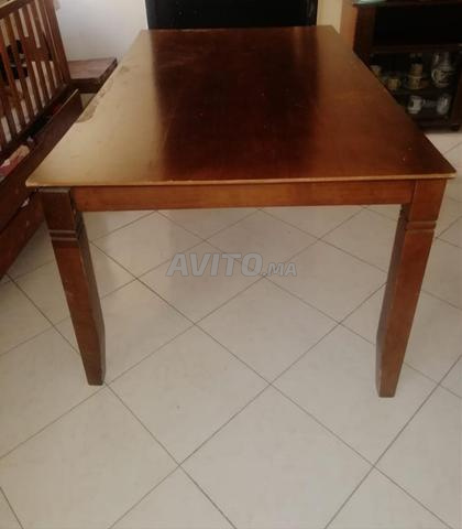 طاولة طعام وسرير أطفال