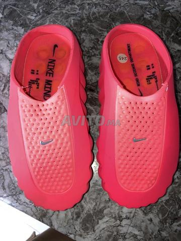 Sandales Nike roses neuves. 
- État : Neuf
- Lieu : Meknès
Contactez-moi si vous êtes intéressé.