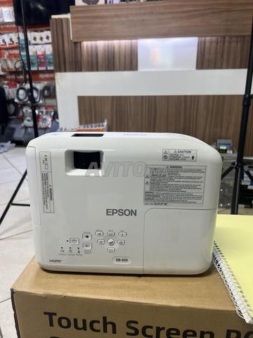 Vidéoprojecteur EPSON EB E01 - 2