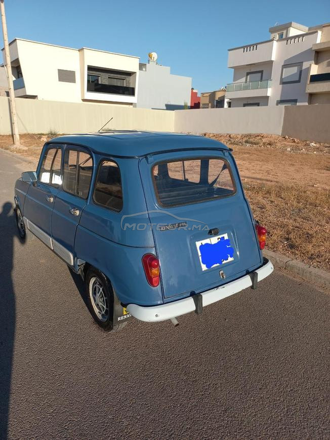 RENAULT 4 سيارة اقتصادية