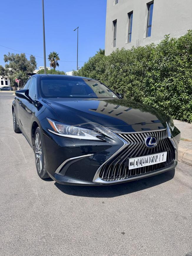 Lexus ES300 h Luxury 218 CV BVA en excellent état