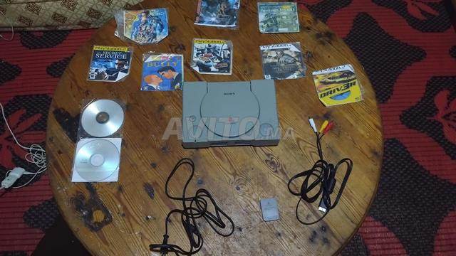 بلايستيشن 1 مع ذاكرة وكابل AV وتسع ألعاب PS2