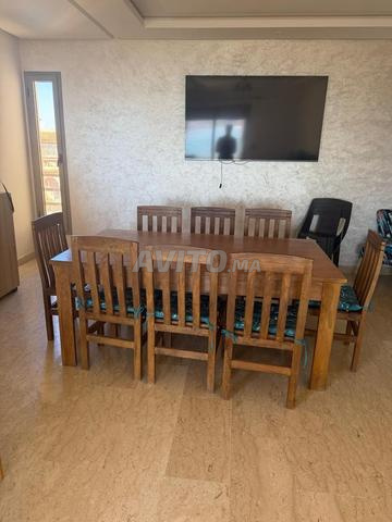 Table à manger en bois rouge avec 8 places - 2