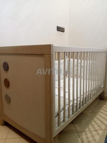 Lit bébé 3 niveaux avec matelas et tour de lit - 2