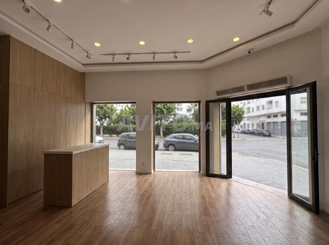 Local Commercial d'Angle 100m² avec Terrasse - 2