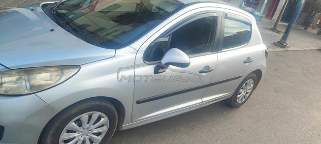Peugeot 207 ba9i n9ya l