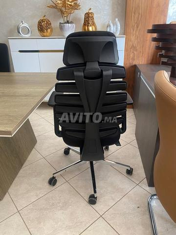 Chaise de bureau à roulettes avec têtière réglable - 2