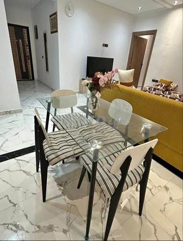 طاولة طعام