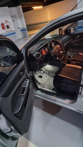 Ford Focus Ghia - 2