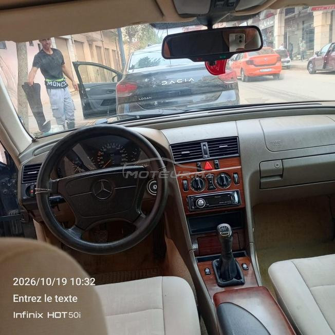 مرسديس بنز 220