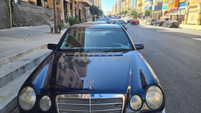 Mercedes E220 modèle 1995 - 2