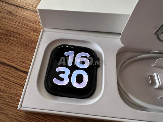 Apple Watch Series 9 45mm 2 Bracelets et 1 Neuf - 2