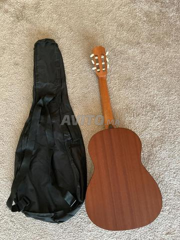Guitare classique 3/4 avec pochette à vendre - 2