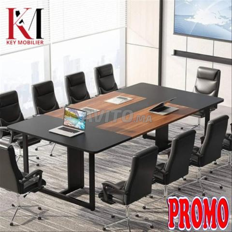 Mobilier Professionnel – Table de Réunion