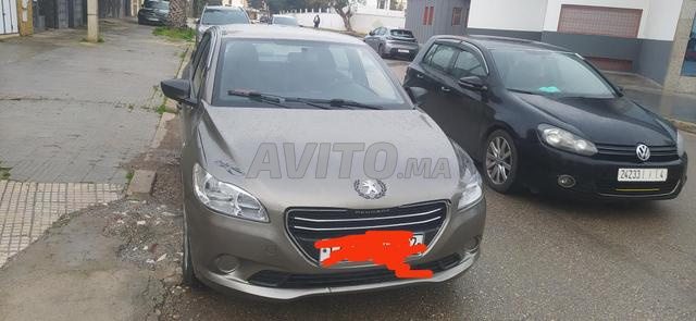 Peugeot 301 essence modèle 2014
