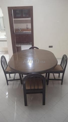 Table ronde en bois massif avec 4 chaises - 2