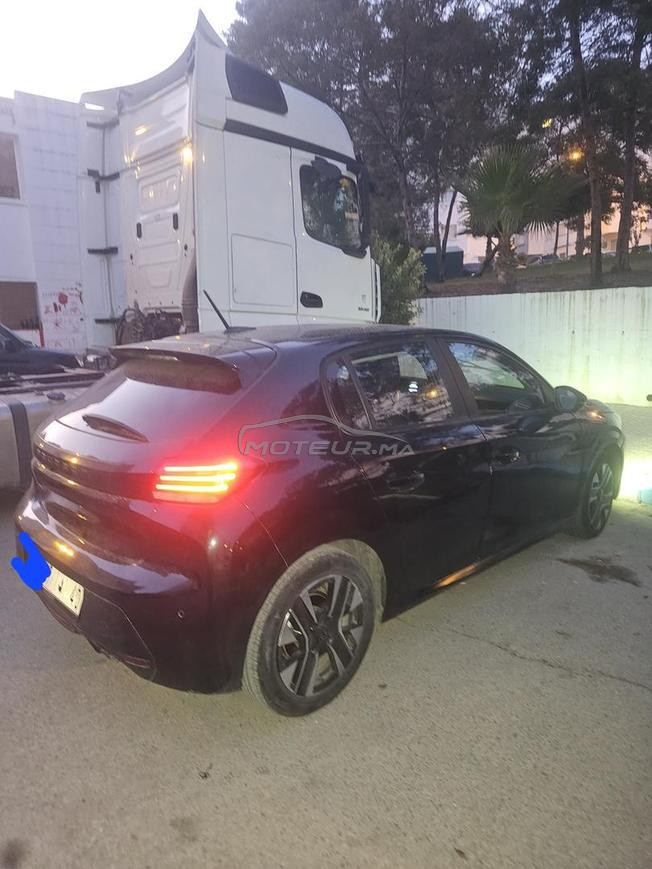Peugeot 208 <2024 >