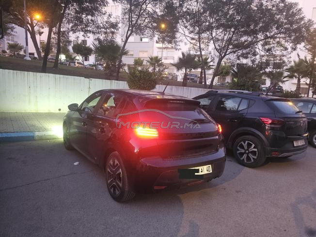 Peugeot 208 <2024 >