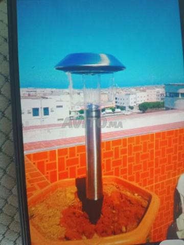 مصابيح شمسية لتزيين الحديقة