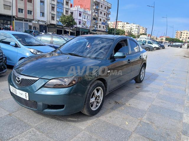 Voiture Mazda 3 très propre - 2