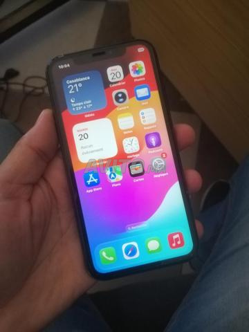iPhone 11 64 Go officiel état 83%