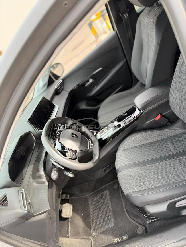 Peugeot 208 Essence Automatique 2025 à Tanger