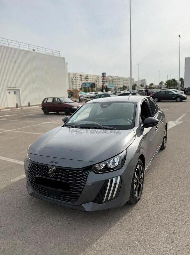 Peugeot 208 Essence Automatique 2025 à Tanger