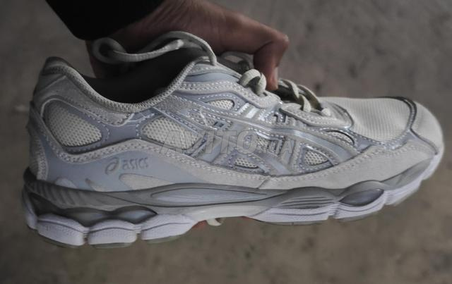 حذاء ASICS GEL NYC كريمي رمادي سحابي مقاس 43 - 2
