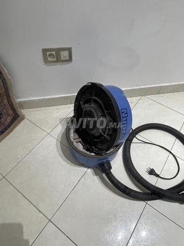 Aspirateur industriel Numatic avec flexible