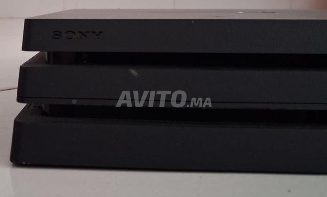 PS4 Pro (1 To) à vendre prix négociable - 2
