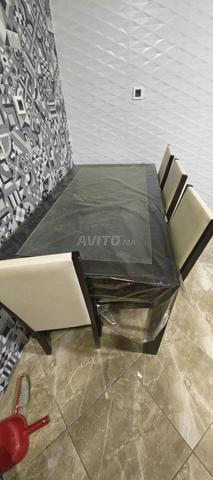 طاولة وكراسي غرفة طعام