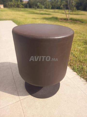 lot 21 tables et 15 pouffes - 2