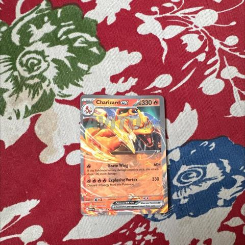 Carte Pokémon Charizard ex /006/165 du set 151 négociable