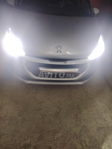 Peugeot 208 mod 2017 diesel Like Casa carte grise