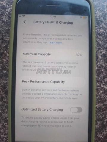 iPhone SE 2022 3ème génération 64Go - Batterie 82% - 2
